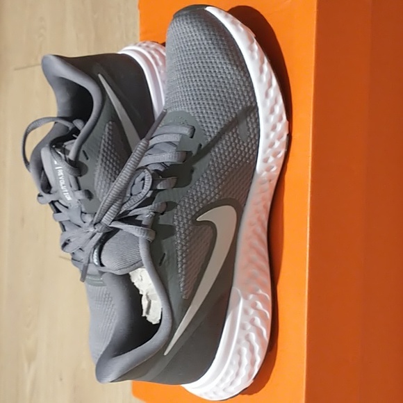 Nike Revolution 5, Women's 6 - Picture 3 of 5